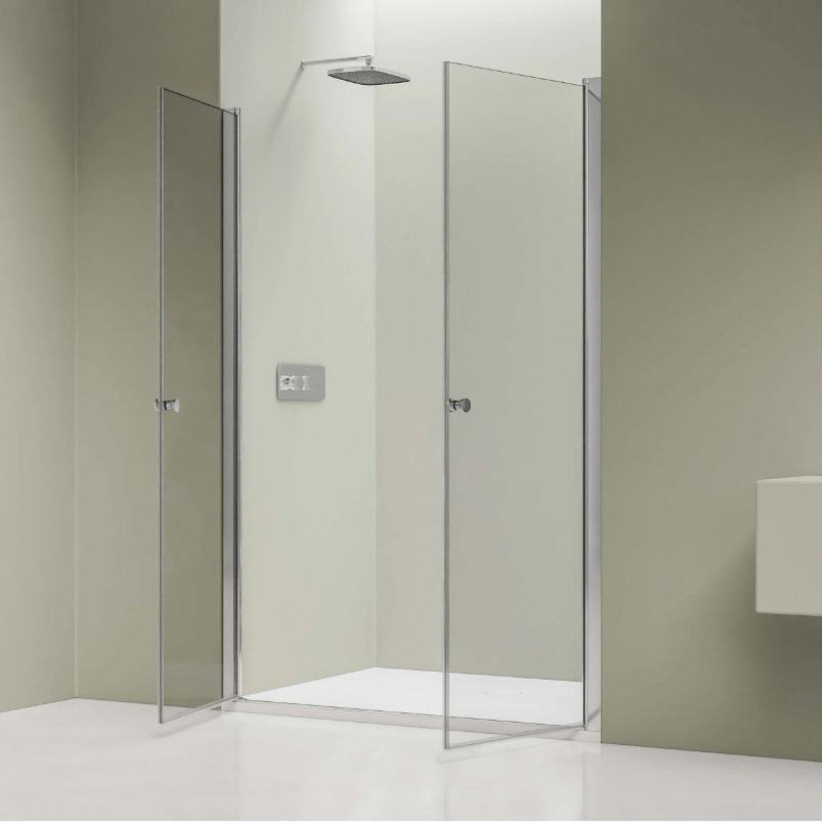 Elegante Nischendusche mit Doppelpendeltüren
