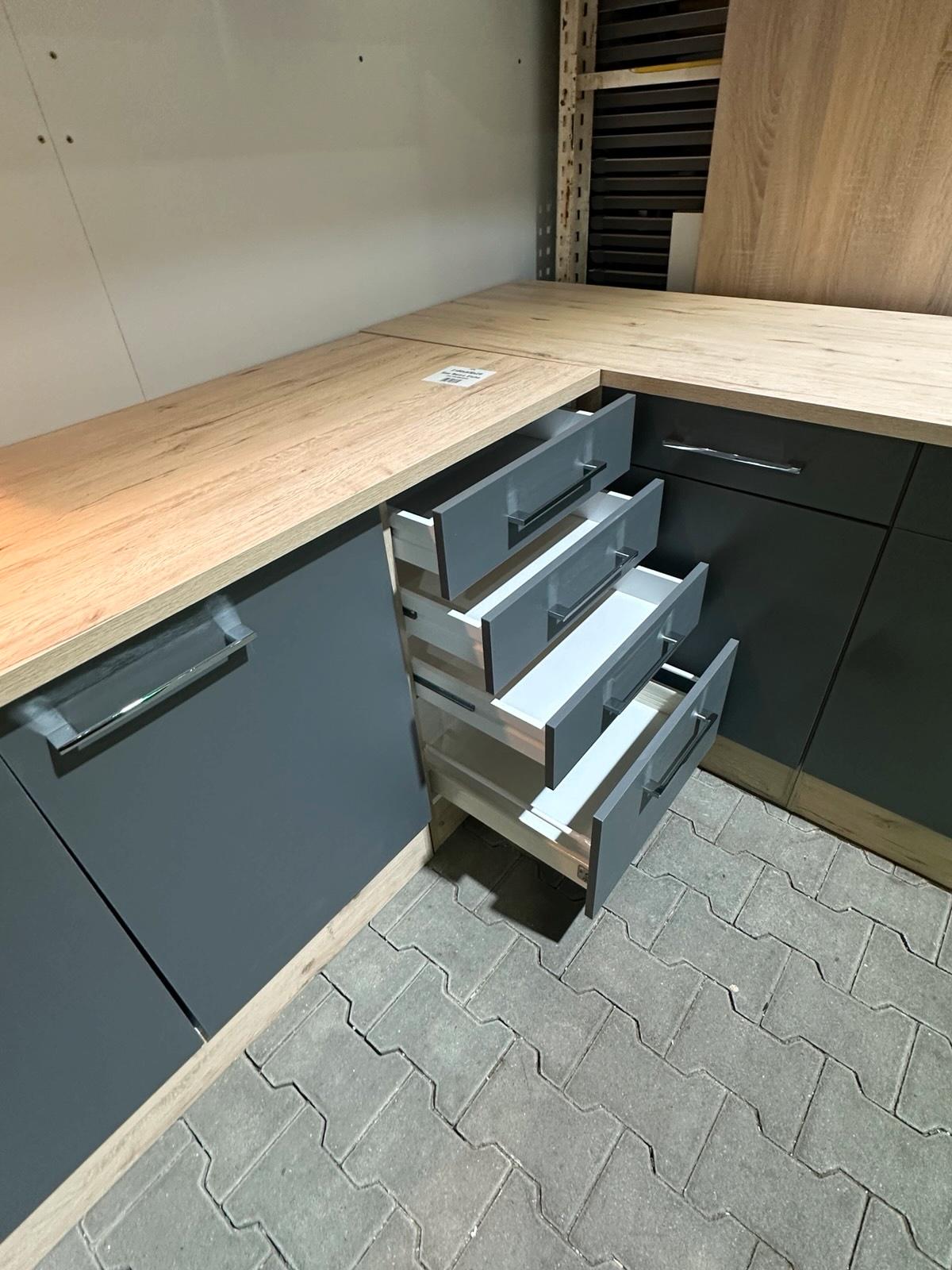 Moderne Eckküche Basaltgrau mit San Remo Eiche - Bild 11