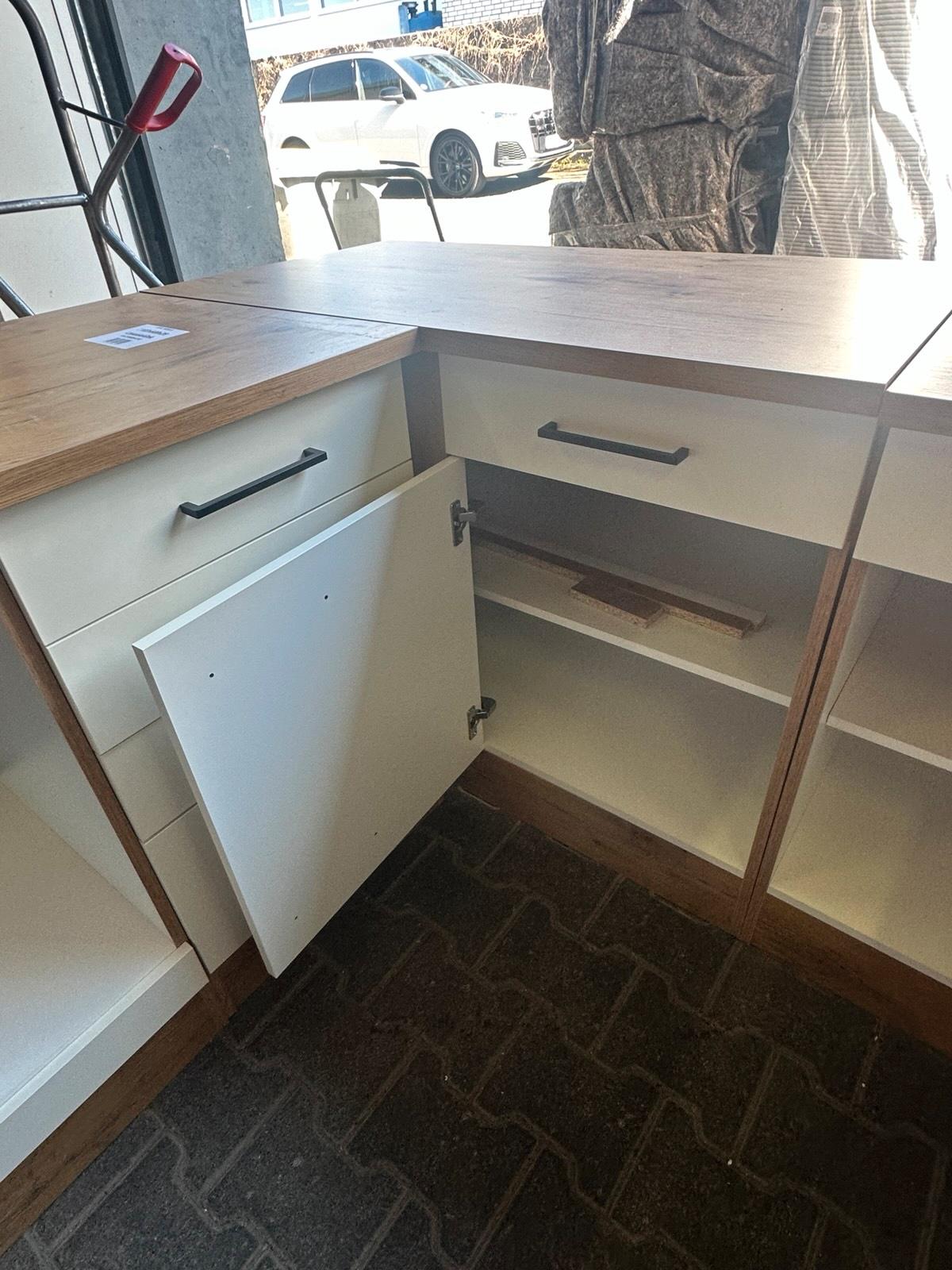 Moderne Eckküche Magnolienweiss mit Eiche - Bild 13