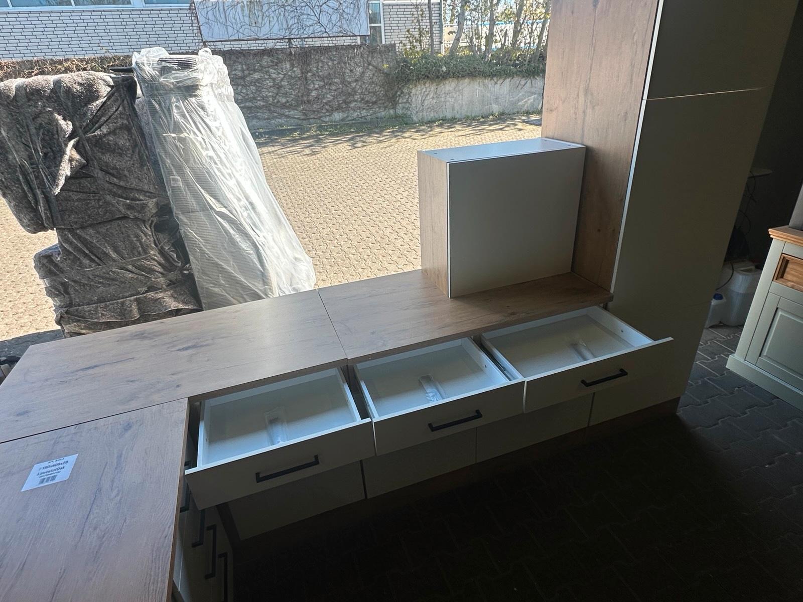 Moderne Eckküche Magnolienweiss mit Eiche - Bild 14