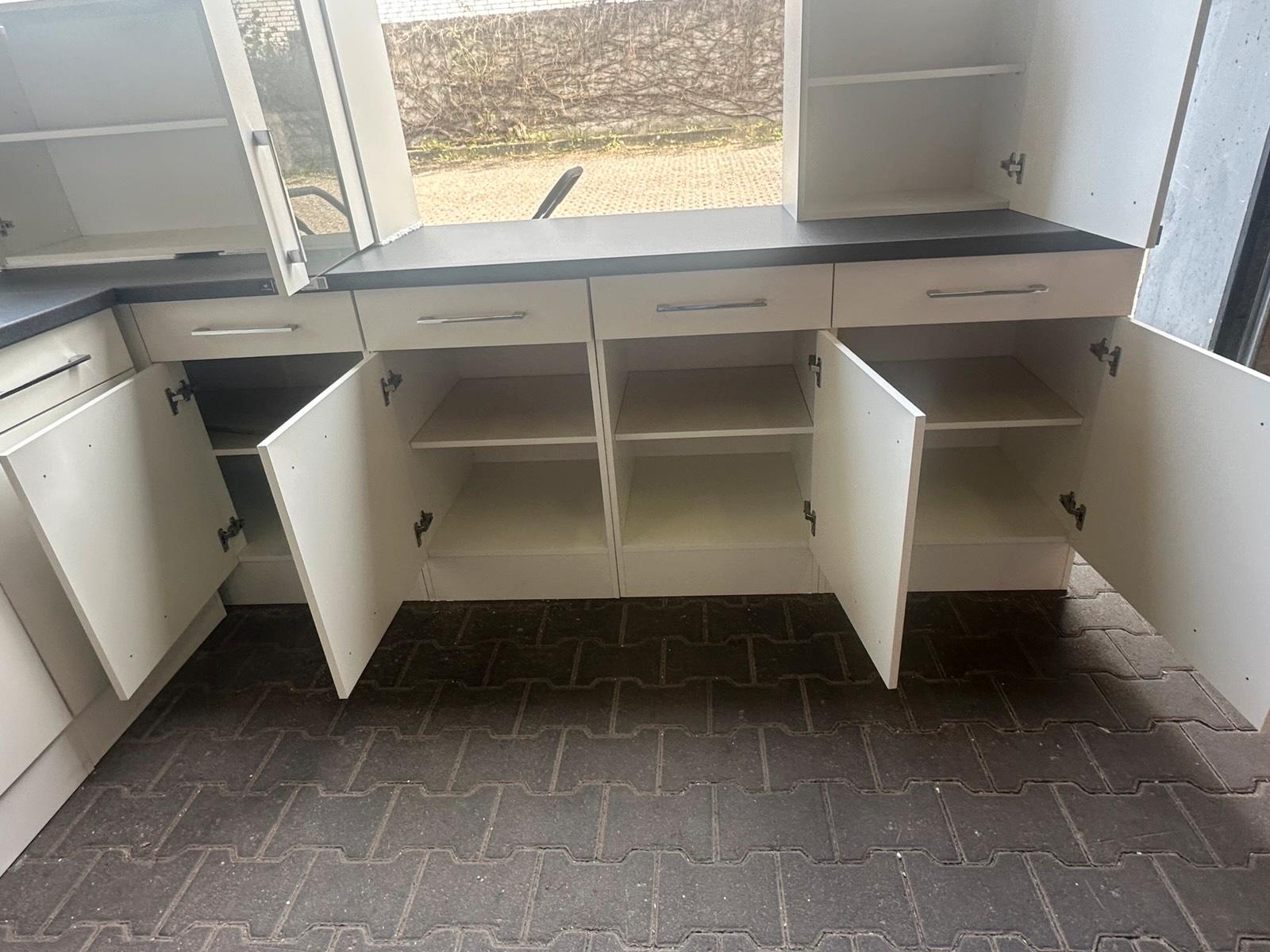 Moderne Eckküche Weiß Glanz Schwarz 330x270 cm - Bild 11