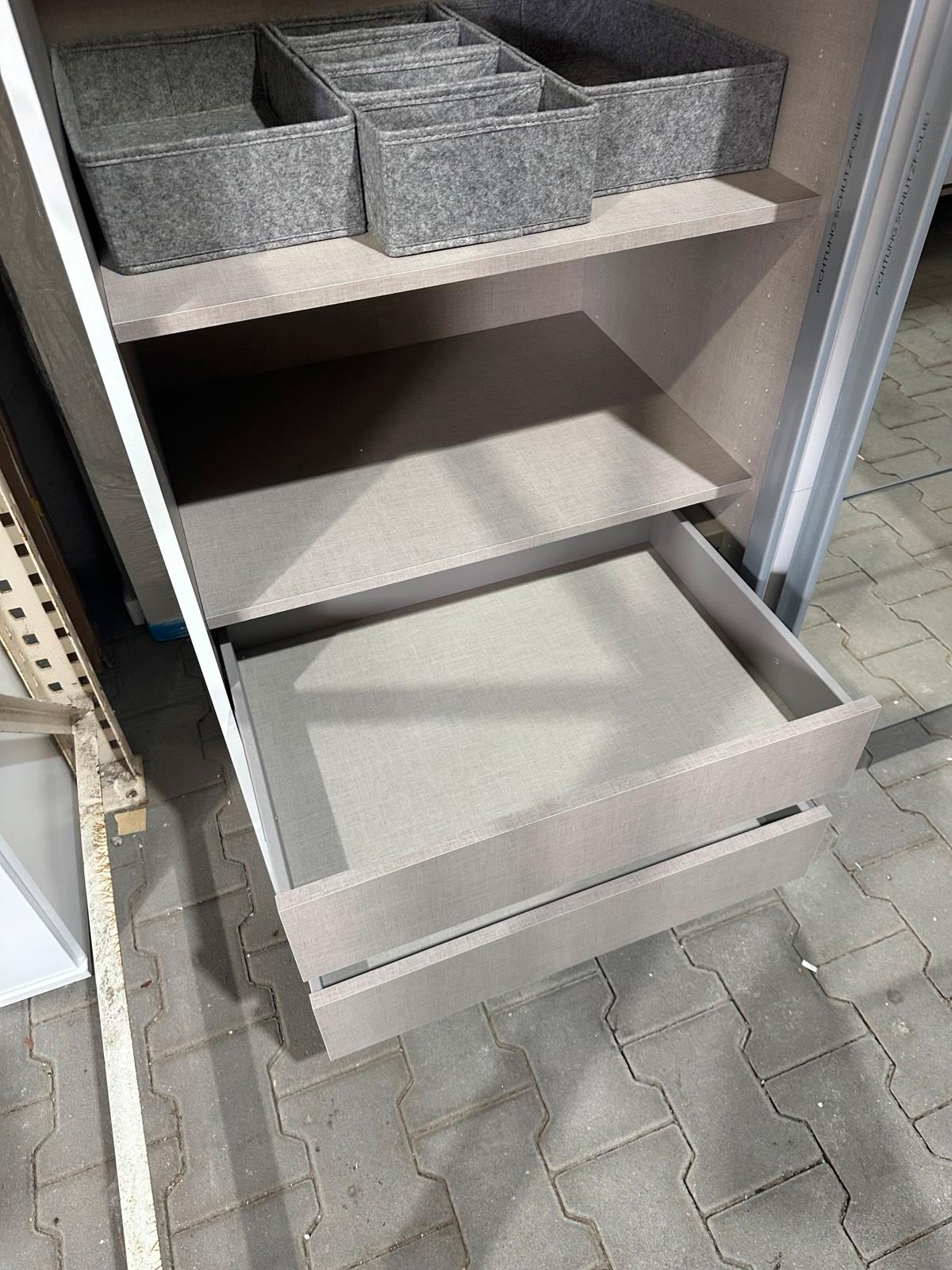 Moderner Schwebetürenschrank mit Spiegel - Bild 4