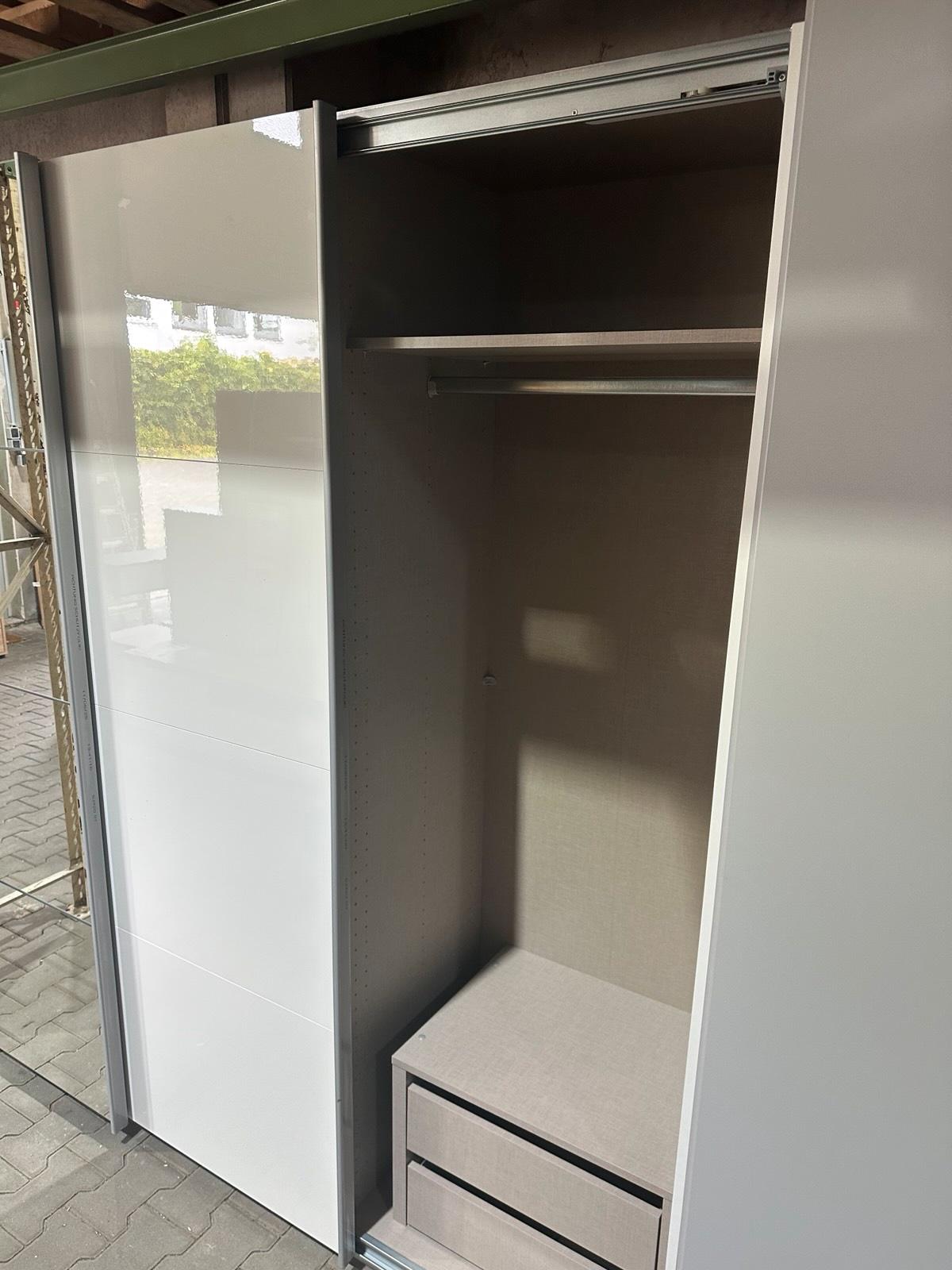Moderner Schwebetürenschrank mit Spiegel - Bild 6